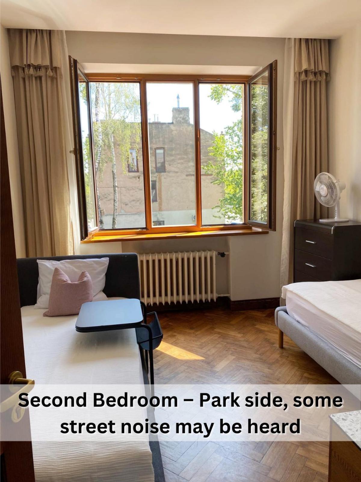 Spacious Old Town Apt, 3 Private Rooms, Sleeps 5-6 Каунас Екстериор снимка
